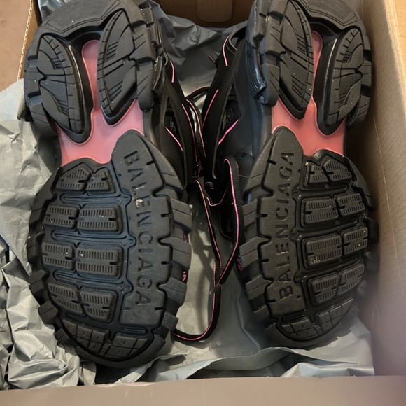 Balenciaga - Picture 2 of 6